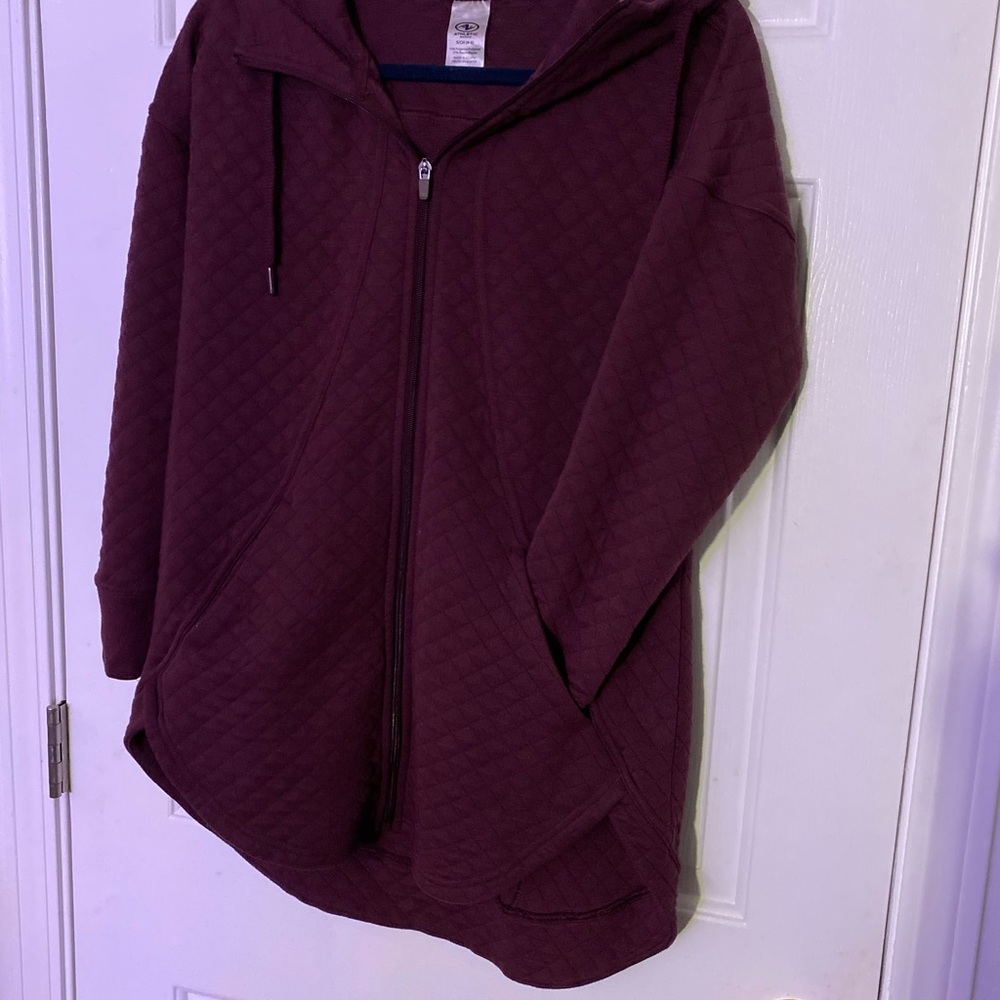 Hi-lo style warm-up jacket.
